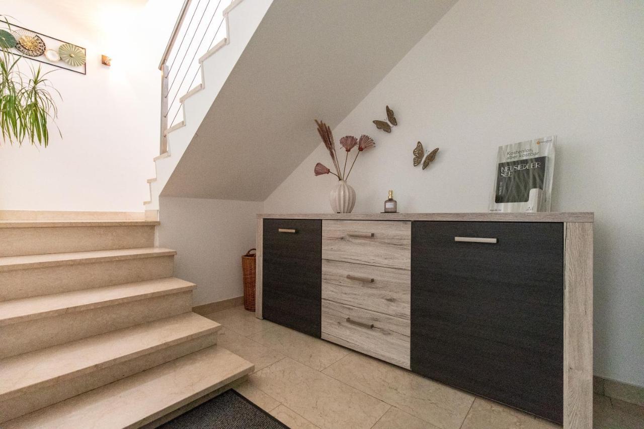 Weingut-Ferienwohnung Muenzenrieder Apetlon Exteriör bild